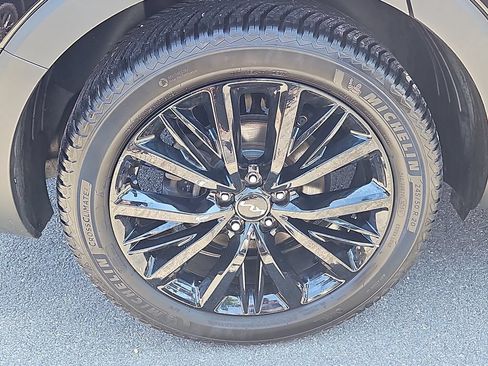 Certified 2022 Kia Telluride SX w/ Towing Package AWD/4WD image 9