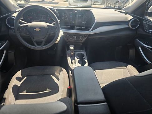 Used 2025 Chevrolet Trax LS w/ LS Convenience Package image 15