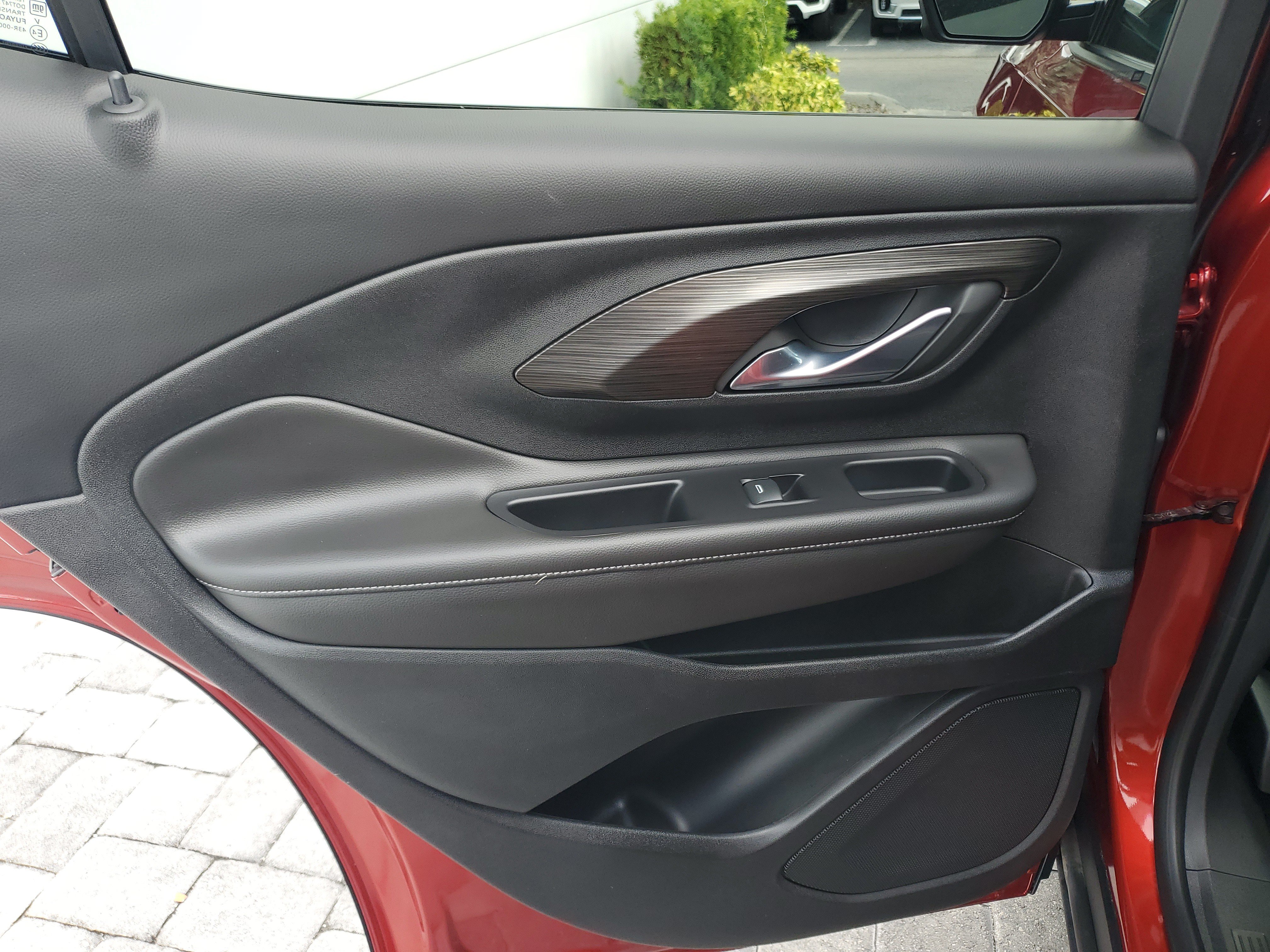 Used 2023 GMC Terrain SLT w/ Tech Package FWD image 13