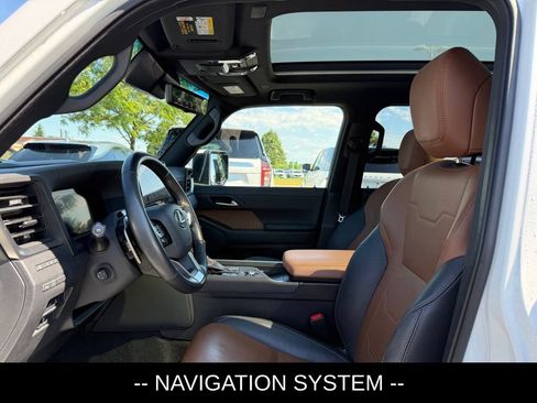 Used 2024 Lexus GX 550 w/ Accessory Package (Z1) AWD/4WD image 6