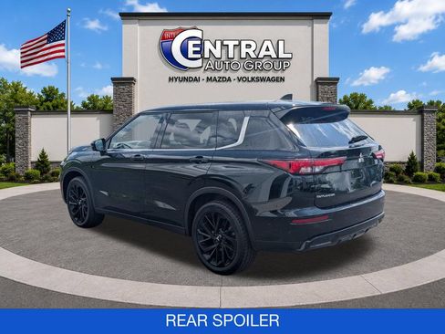 Used 2023 Mitsubishi Outlander SE AWD/4WD image 6
