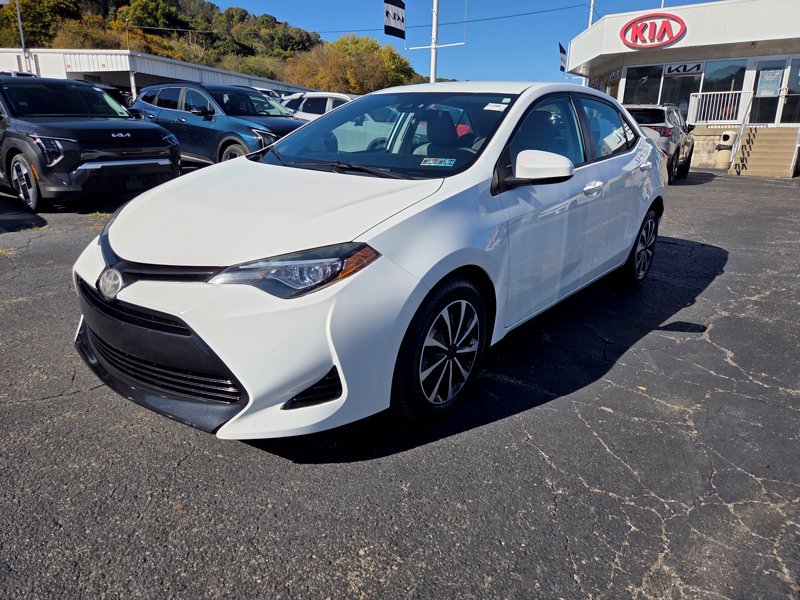 Used 2018 Toyota Corolla LE FWD image 3