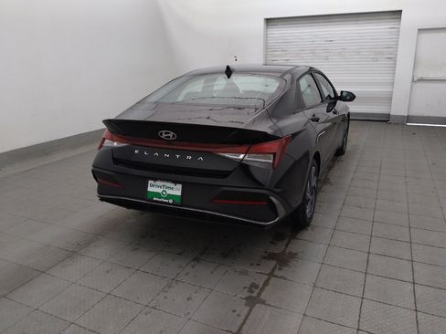 Used 2025 Hyundai Elantra Sport FWD image 9