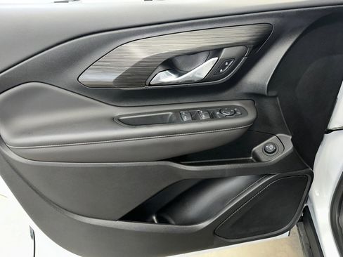 Used 2022 GMC Terrain SLE w/ Driver Convenience Package image 4