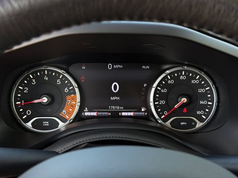 Used 2023 Jeep Renegade Altitude w/ Sun/Sound Group AWD/4WD image 22