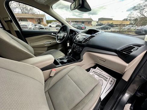 Used 2018 Ford Escape SE w/ Ford Safe & Smart Package image 19