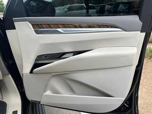 Used 2025 Cadillac Escalade Premium Luxury Platinum w/ LPO, Floor Liner Package AWD/4WD image 38