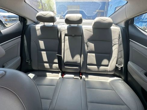 Used 2020 Hyundai Elantra Limited FWD image 15