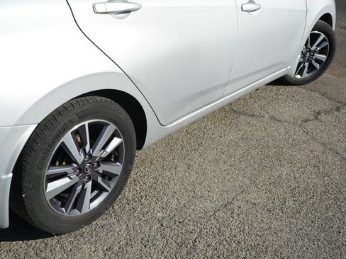 Used 2020 Nissan Versa SV FWD image 7