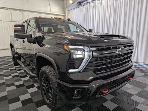 Used 2025 Chevrolet Silverado 2500 LTZ w/ LTZ Plus Package AWD/4WD image 5