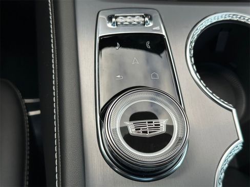 New 2026 Cadillac Vistiq Sport image 31