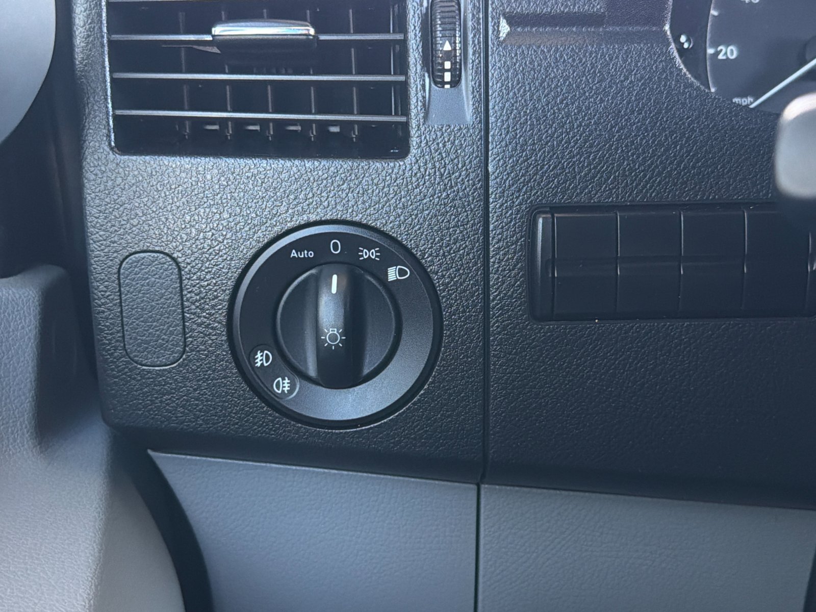 Used 2015 Mercedes-Benz Sprinter 2500 image 25