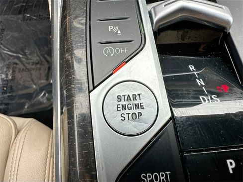 Used 2023 BMW 330i Sedan w/ Premium Package image 15