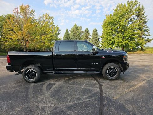 Used 2025 RAM 2500 Laramie AWD/4WD image 7