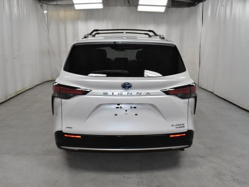 Certified 2024 Toyota Sienna Platinum image 6