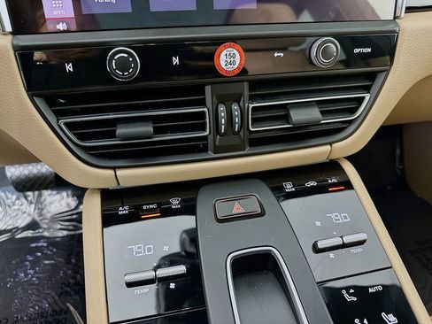 Used 2025 Porsche Macan image 18