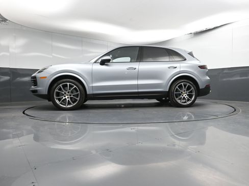 Certified 2022 Porsche Cayenne S image 31
