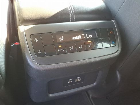 Used 2022 Nissan Pathfinder SV image 9