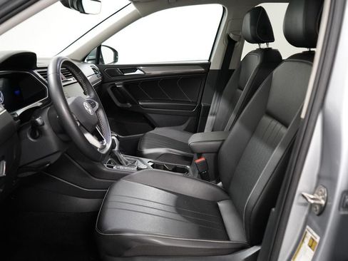 Used 2023 Volkswagen Tiguan SE w/ Panoramic Sunroof Package AWD/4WD image 11