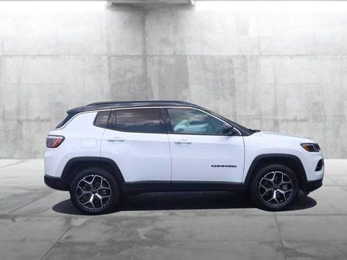 Used 2025 Jeep Compass Limited AWD/4WD image 5