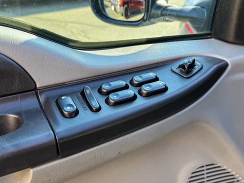 Used 2005 Ford Excursion XLT image 22