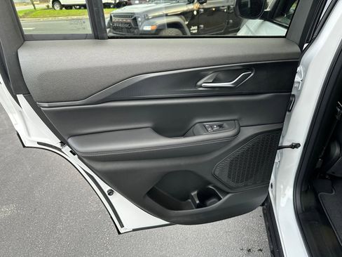 New 2025 Jeep Grand Cherokee Laredo X w/ Luxury Tech Group I image 29