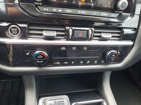 Used 2024 Nissan Pathfinder SV AWD/4WD image 20