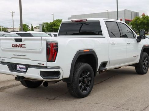 Used 2025 GMC Sierra 2500 AT4 AWD/4WD image 3