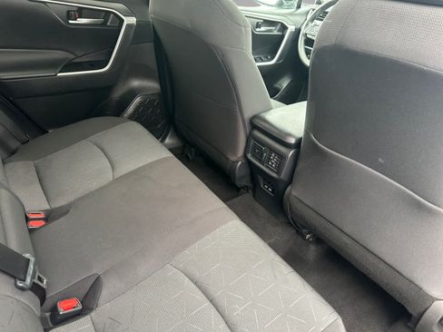 Used 2024 Toyota RAV4 XLE AWD/4WD image 17