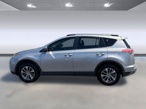 Used 2017 Toyota RAV4 XLE image 2