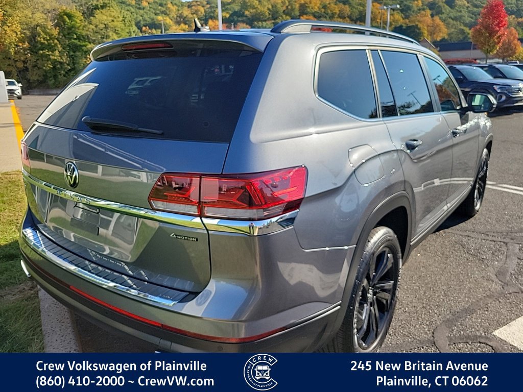 Certified 2023 Volkswagen Atlas SE w/ Black Wheel Package AWD/4WD image 3