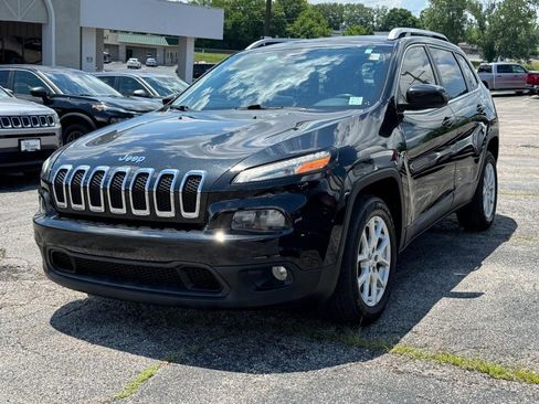 Used 2016 Jeep Cherokee Latitude w/ Comfort/Convenience Group FWD image 10