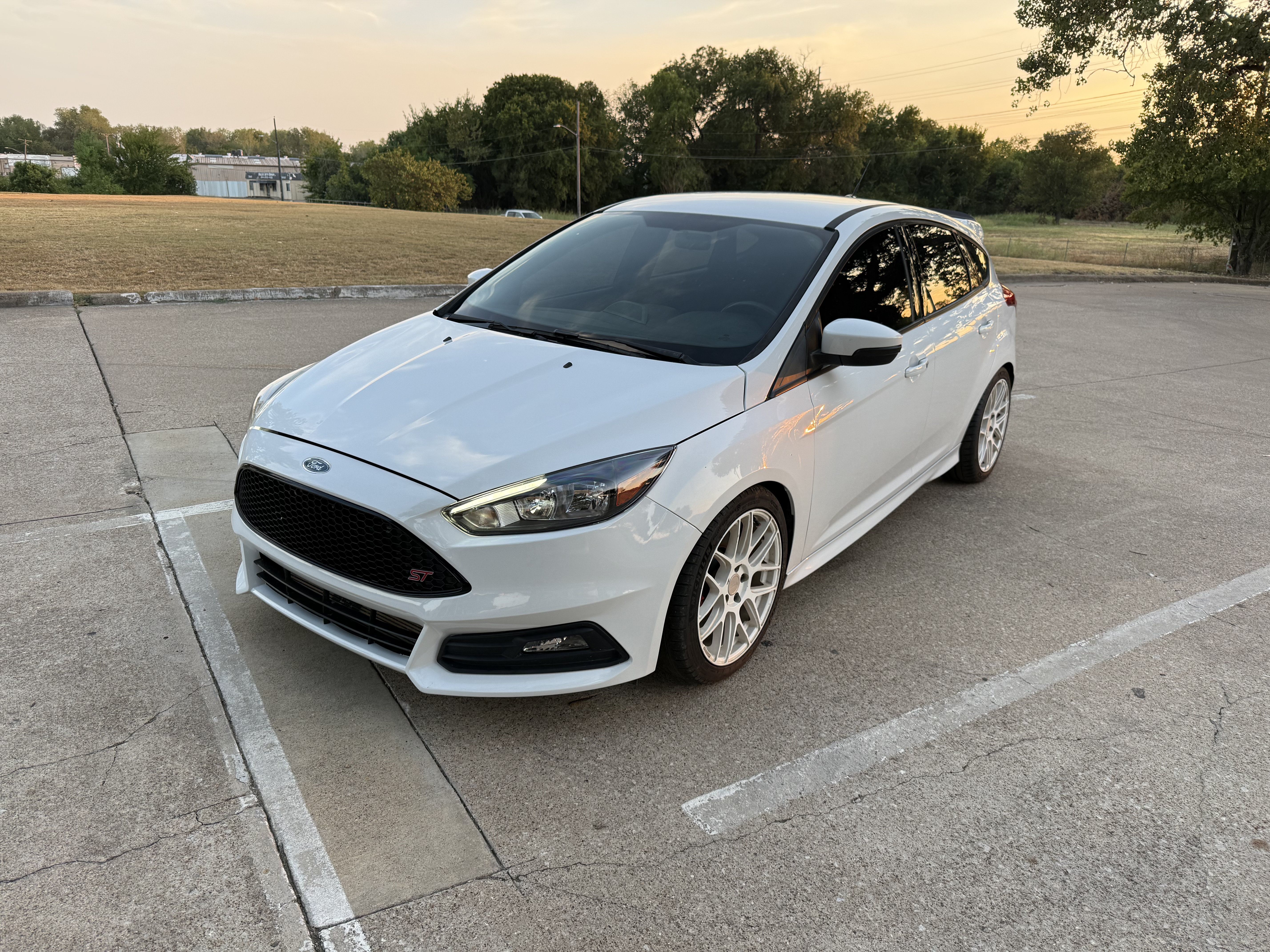 Used 2018 Ford Focus ST FWD image 1