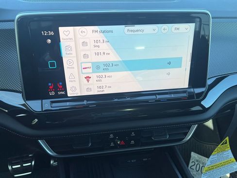 New 2026 Volkswagen Atlas Cross Sport SEL Premium R-Line image 25