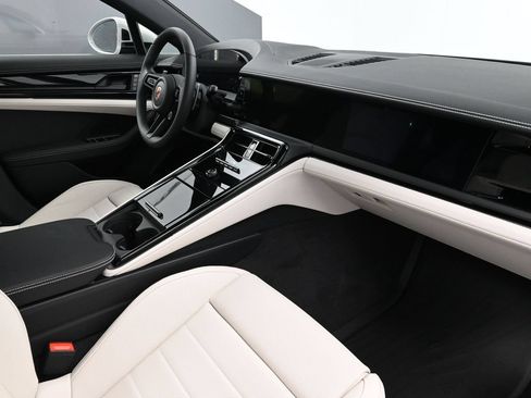 Used 2026 Porsche Panamera image 13