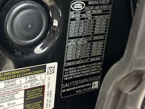 Used 2023 Land Rover Range Rover Velar R-Dynamic S image 21