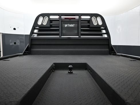 Used 2024 GMC Sierra 3500 SLT w/ SLT Convenience Package image 6