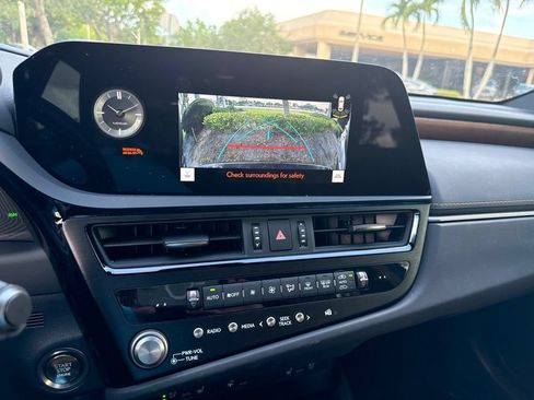 Used 2025 Lexus ES 350 w/ Premium Package FWD image 11