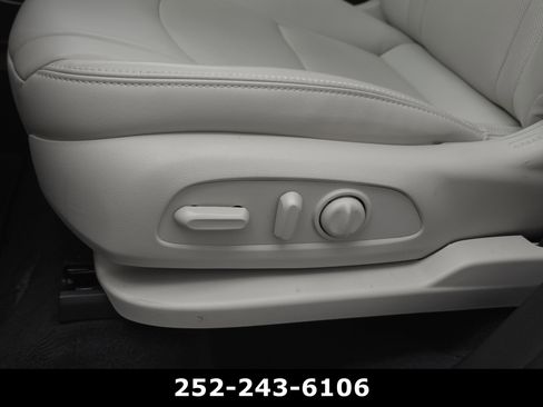 Used 2023 Buick Enclave Essence w/ Experience Buick Package FWD image 11