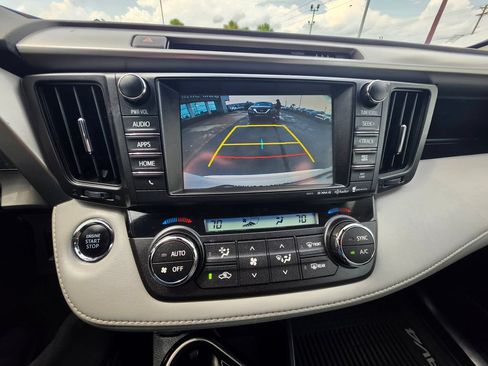 Used 2018 Toyota RAV4 Limited FWD image 21