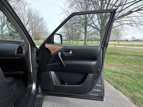 Used 2021 Nissan Armada SL w/ Captain's Chairs Package AWD/4WD image 29