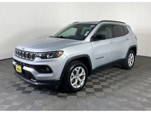 Used 2024 Jeep Compass Latitude image 14
