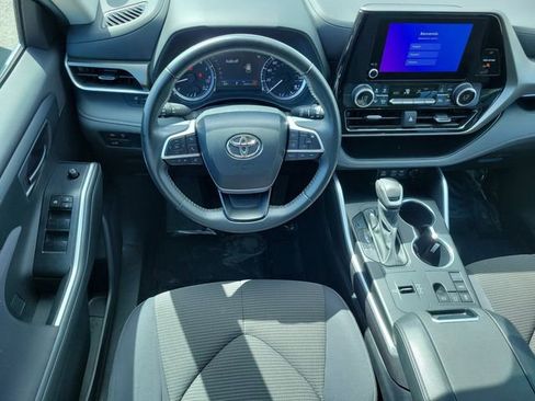 Used 2024 Toyota Highlander LE image 15