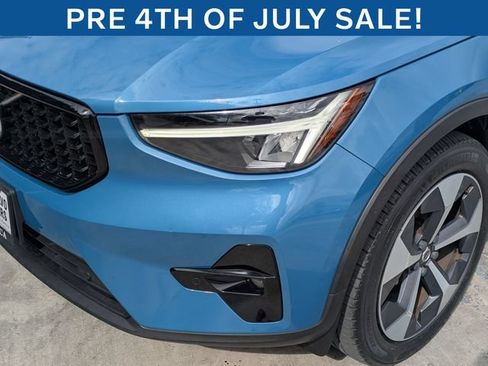 Certified 2023 Volvo XC40 B5 Plus w/ Protection Package Premier AWD/4WD image 9