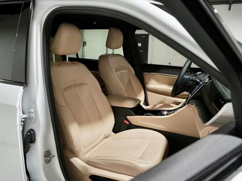 Used 2023 Jeep Grand Cherokee L Limited w/ Black Appearance Package image 23