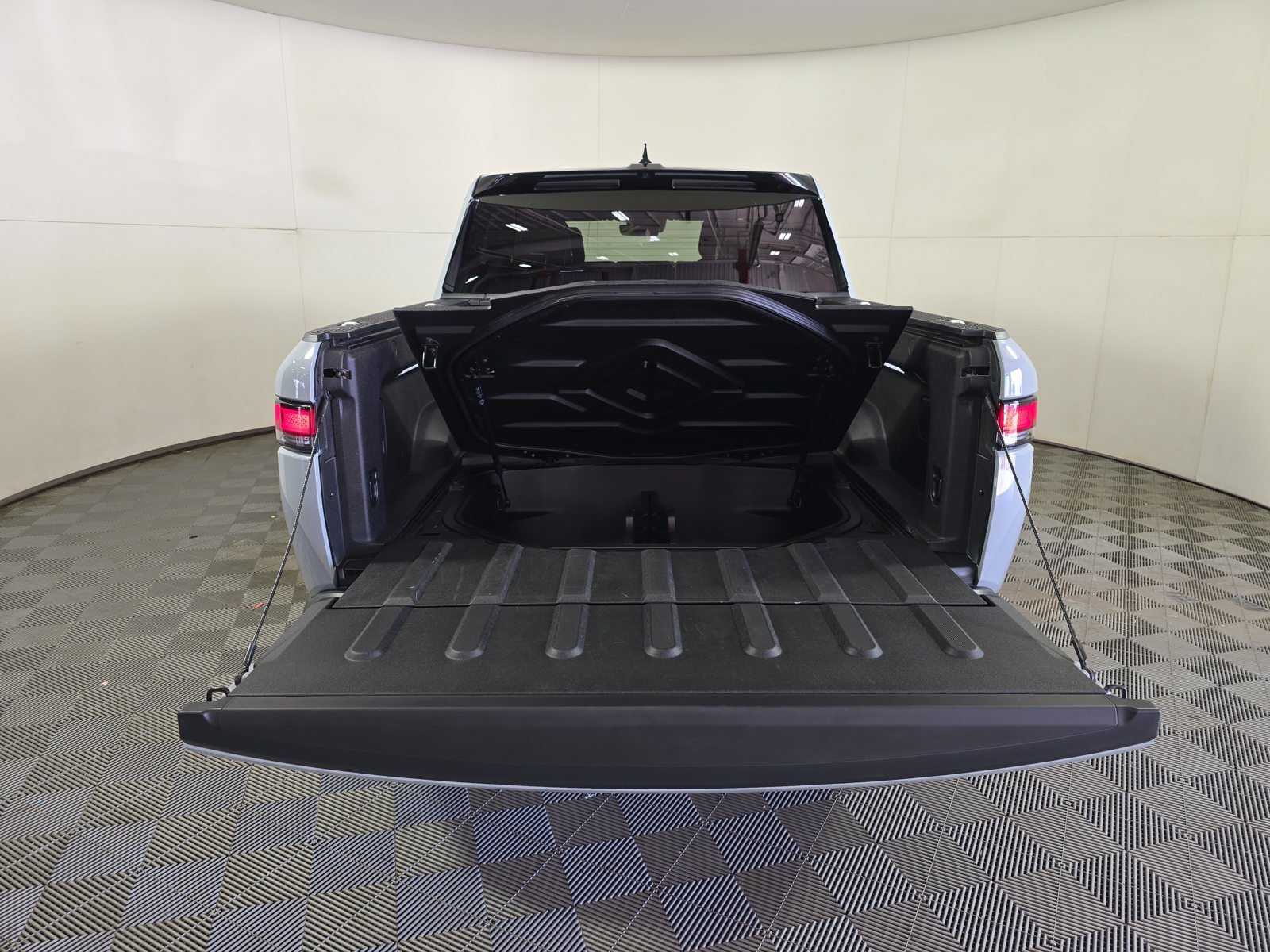Used 2023 Rivian R1T Adventure Dual AWD/4WD image 15