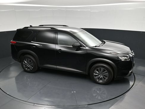 Used 2025 Nissan Pathfinder SV FWD image 47