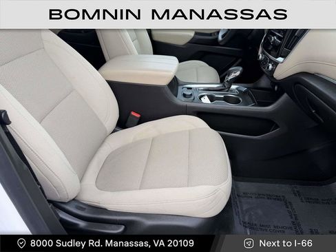 Used 2022 Chevrolet Traverse LS image 9