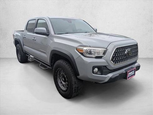 Used 2018 Toyota Tacoma TRD Off-Road image 3