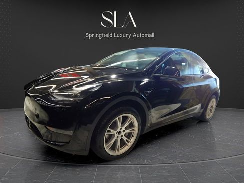Used 2025 Tesla Model Y Long Range AWD/4WD image 9